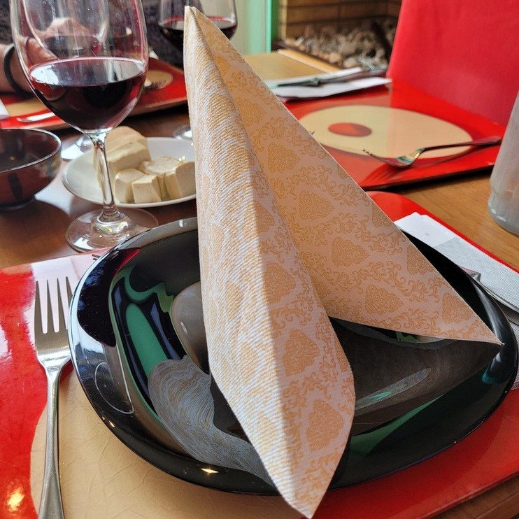 Servilleta tipo tela Nantes en montaje de mesa